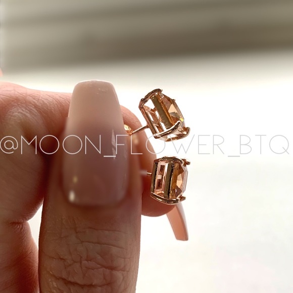 18k Rose Gold Square Stud Earrings - Picture 5 of 7